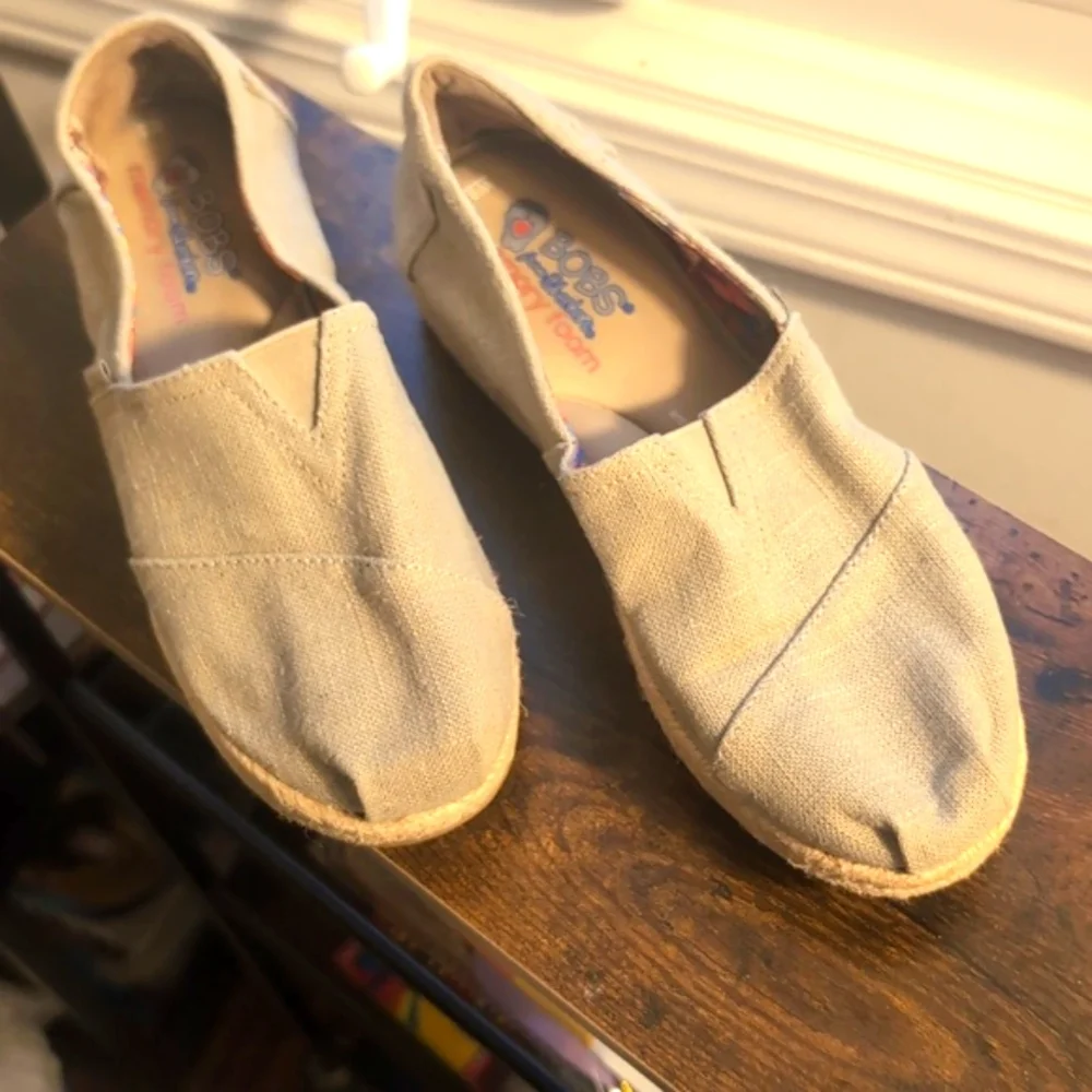 BoBs from Skechers Foam arch pillow Tan  Espadrilles Size 8